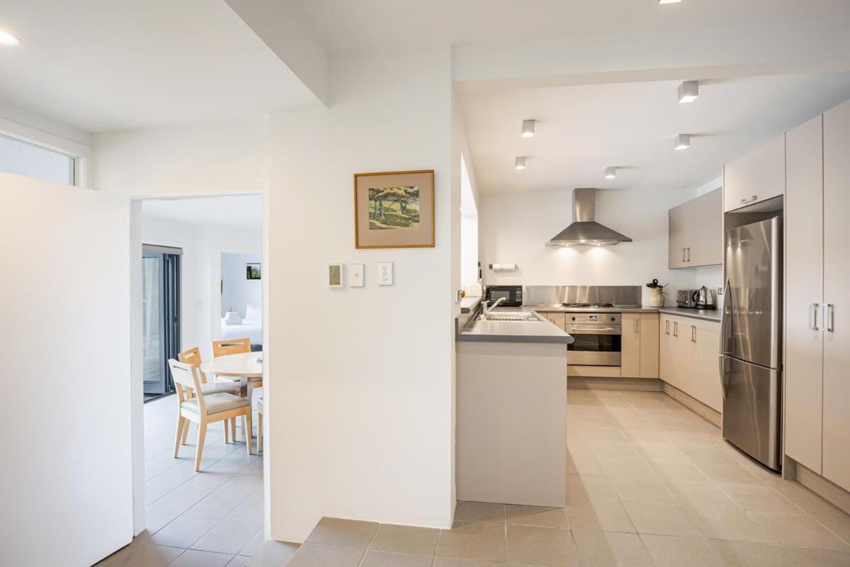 Stylish And Serene Living In Kohimarama Auckland Exterior foto